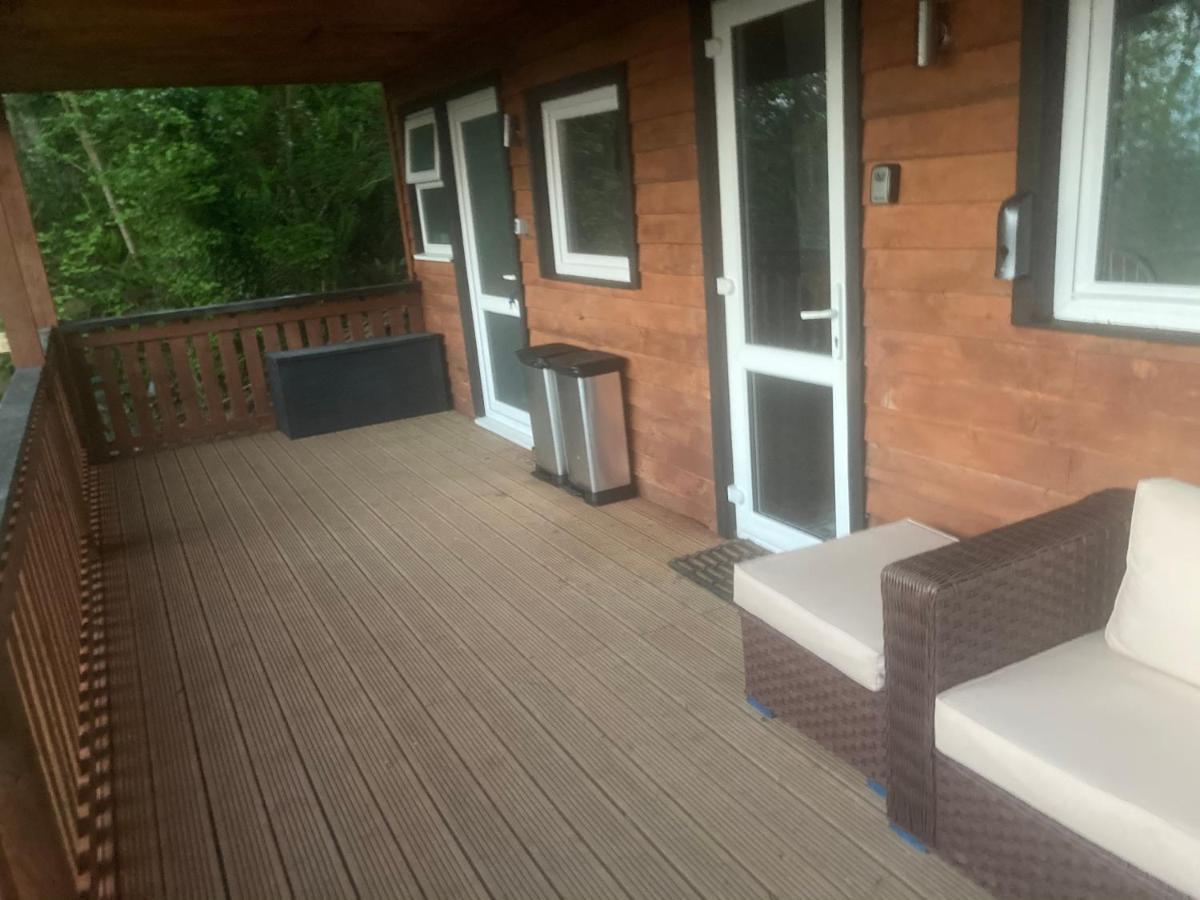 Kabin In The Woods Llandybie Exterior foto