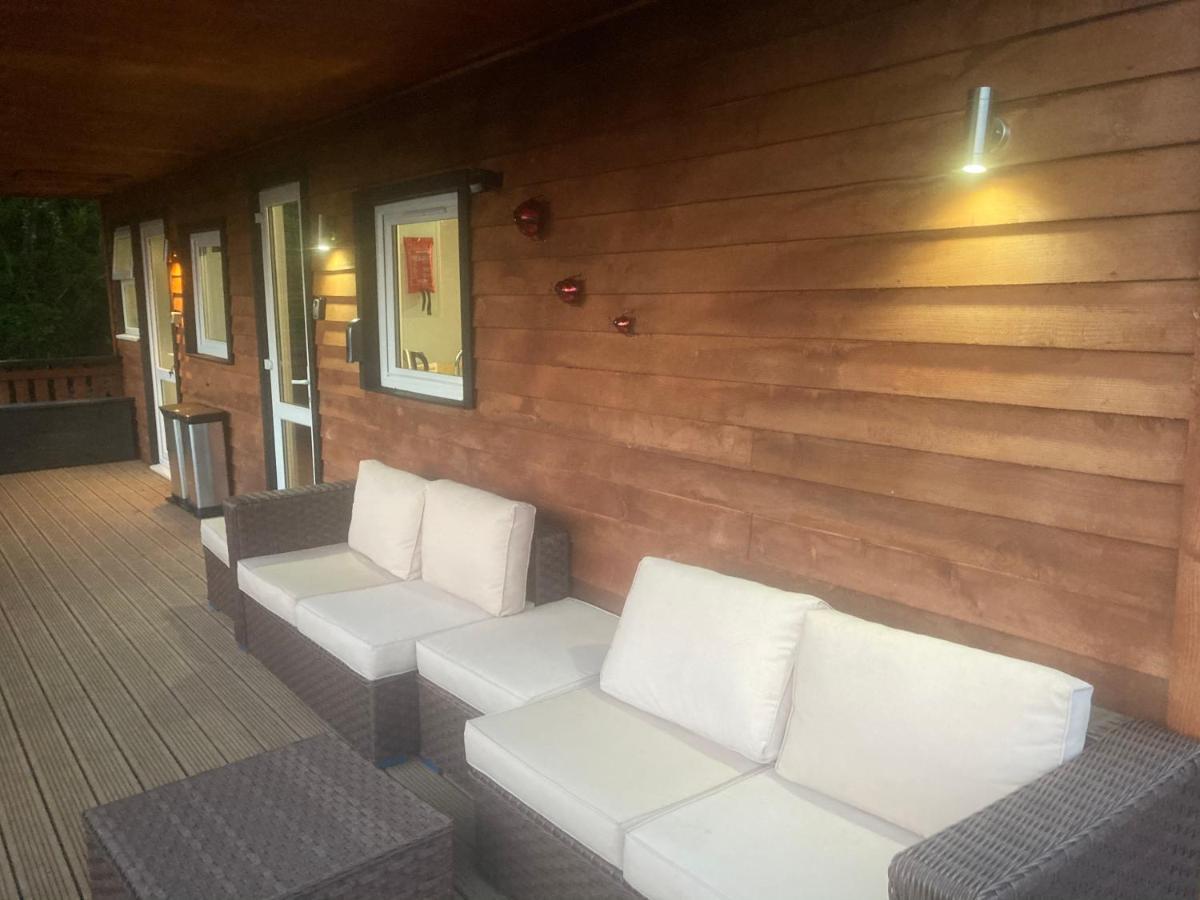 Kabin In The Woods Llandybie Exterior foto