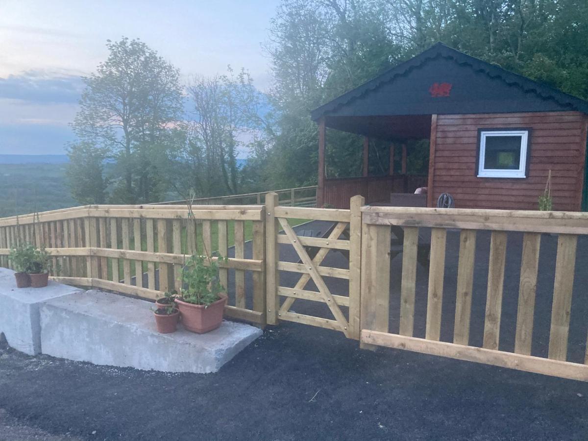 Kabin In The Woods Llandybie Exterior foto