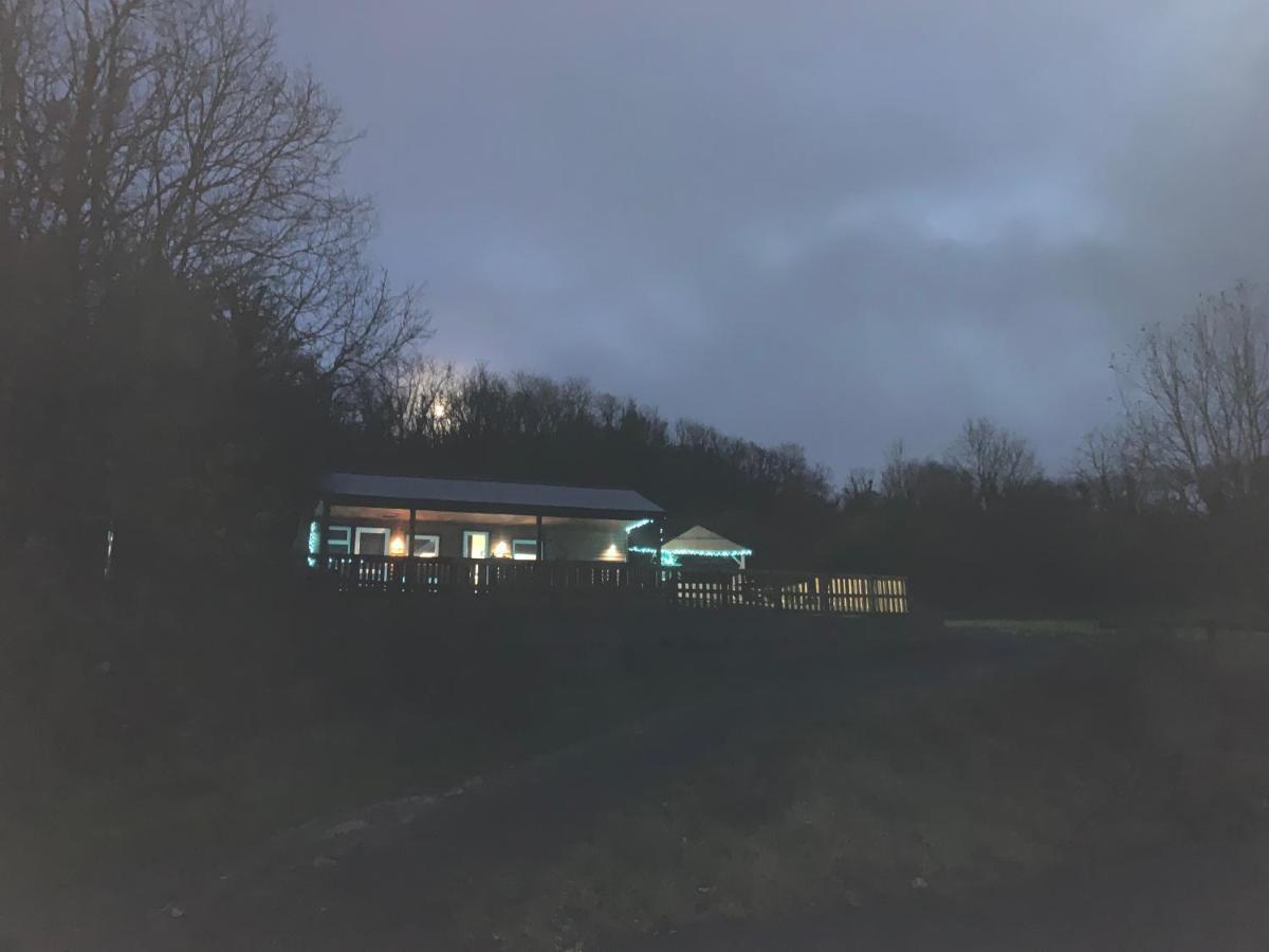 Kabin In The Woods Llandybie Exterior foto
