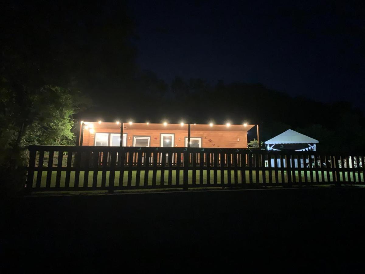 Kabin In The Woods Llandybie Exterior foto