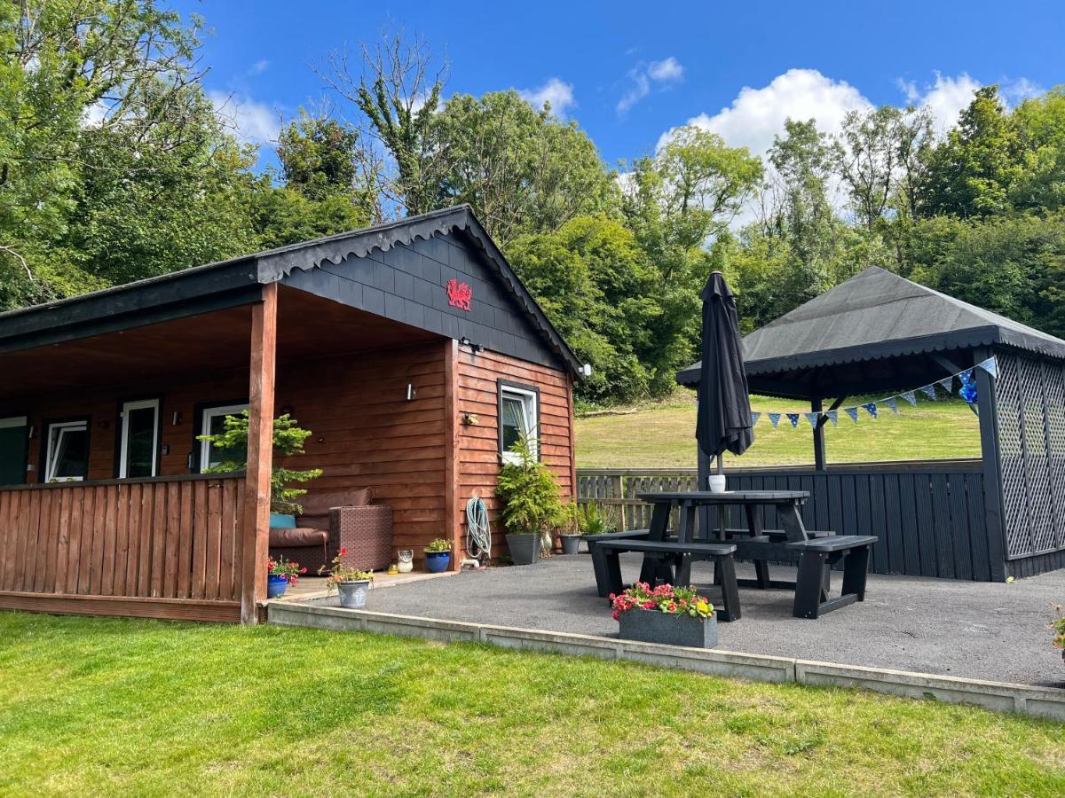 Kabin In The Woods Llandybie Exterior foto